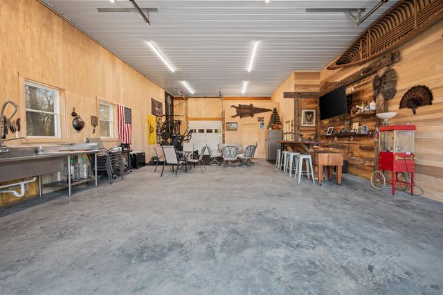 78720 County Road 376, Coloma, MI 49038