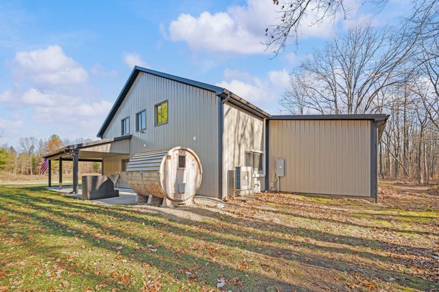 78720 County Road 376, Coloma, MI 49038