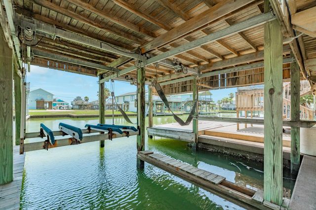207 Galleon, Freeport, TX 77541