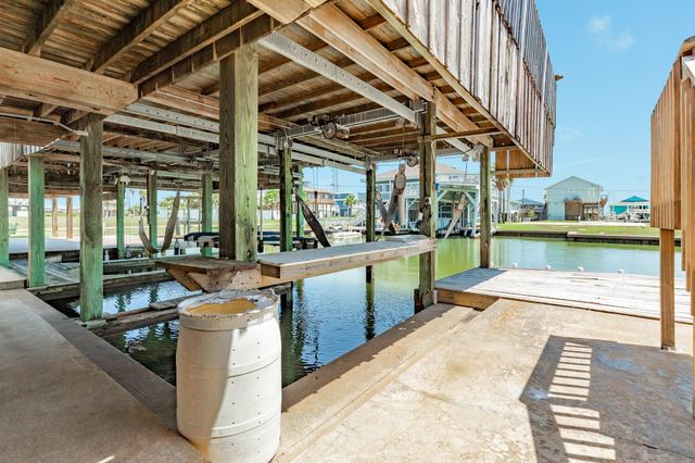 207 Galleon, Freeport, TX 77541