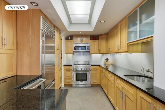 301 E 48th St Apt 16G, New York City, NY 10017