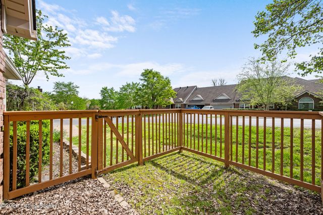 10201 Shoal Creek Ct, Louisville, KY 40291