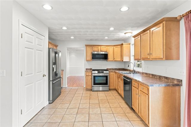 25 Plaza Street, Cranston, RI 02920