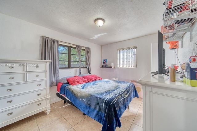 2451 NW 182nd Ter, Miami Gardens, FL 33056