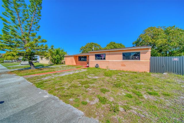 2451 NW 182nd Ter, Miami Gardens, FL 33056