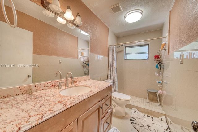 2451 NW 182nd Ter, Miami Gardens, FL 33056