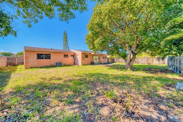 2451 NW 182nd Ter, Miami Gardens, FL 33056