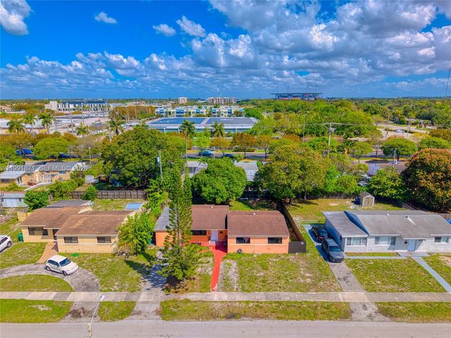 2451 NW 182nd Ter, Miami Gardens, FL 33056