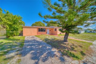 2451 NW 182nd Ter, Miami Gardens, FL 33056