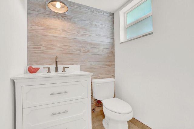 32 Colonial Club Drive 203, Boynton Beach, FL 33435