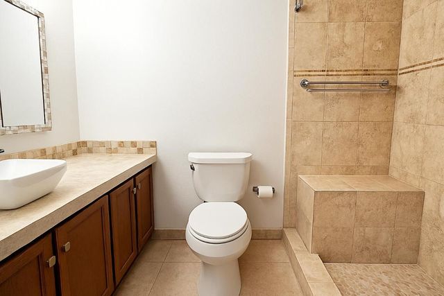 32 Colonial Club Drive 203, Boynton Beach, FL 33435