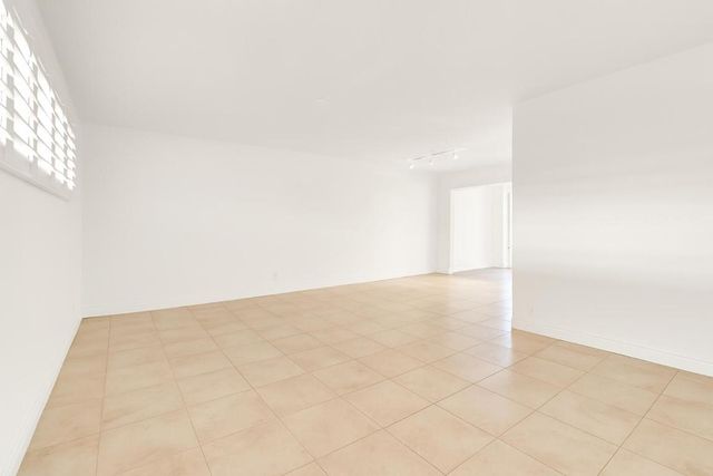 32 Colonial Club Drive 203, Boynton Beach, FL 33435