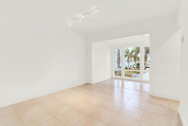 32 Colonial Club Drive 203, Boynton Beach, FL 33435