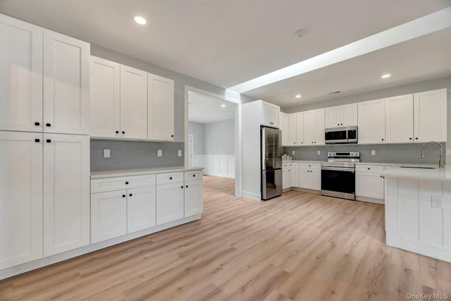 509 Oak Bluff Court, Moriches, NY 11955