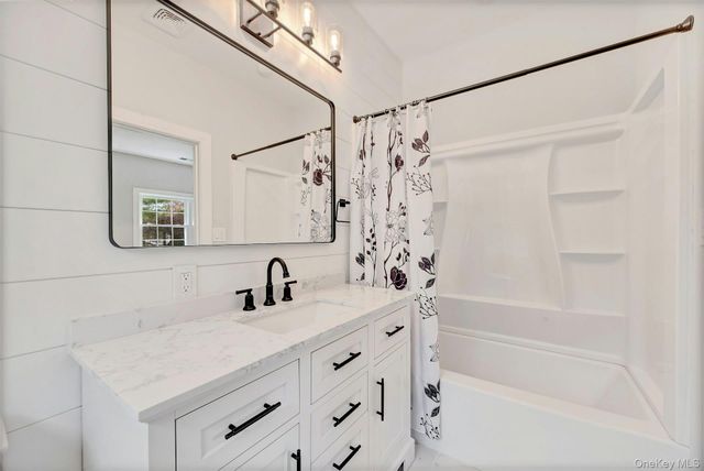 509 Oak Bluff Court, Moriches, NY 11955