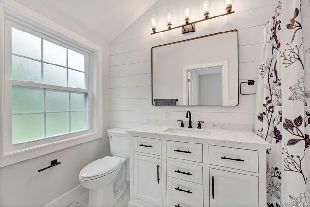 509 Oak Bluff Court, Moriches, NY 11955