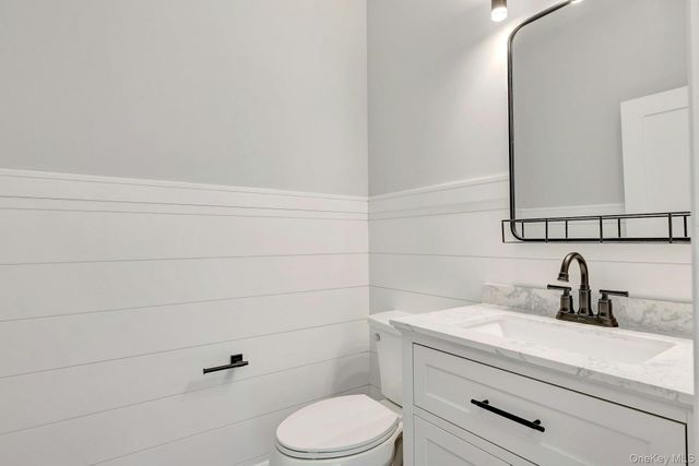 509 Oak Bluff Court, Moriches, NY 11955