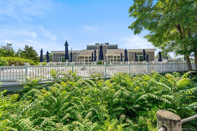 509 Oak Bluff Court, Moriches, NY 11955