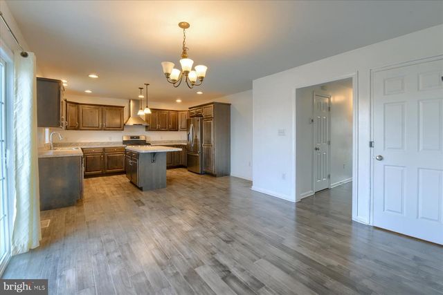 7050 BEAVER SPRING RD, Harrisburg, PA 17111