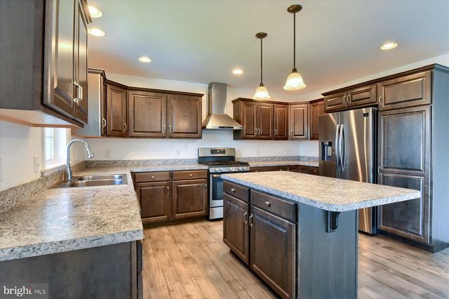 7050 BEAVER SPRING RD, Harrisburg, PA 17111