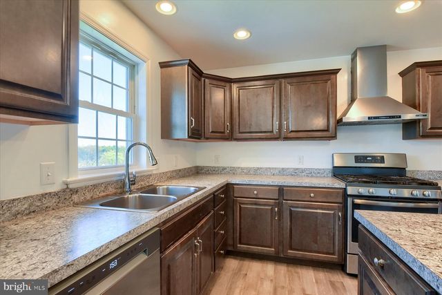 7050 BEAVER SPRING RD, Harrisburg, PA 17111