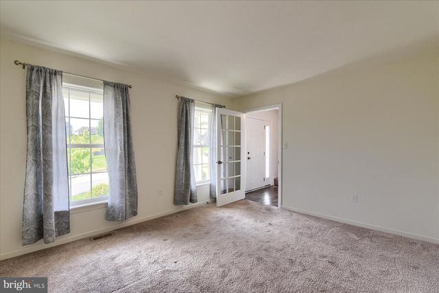 7050 BEAVER SPRING RD, Harrisburg, PA 17111