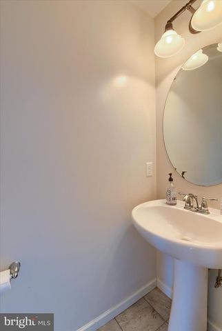 7050 BEAVER SPRING RD, Harrisburg, PA 17111