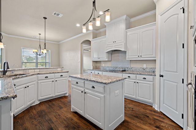 337 Kenyon Court, Granbury, TX 76049