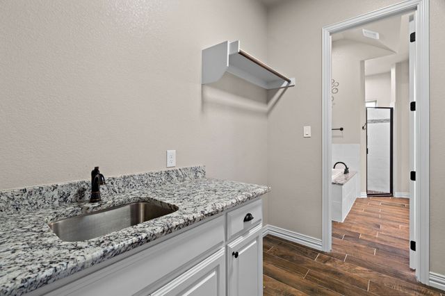 337 Kenyon Court, Granbury, TX 76049