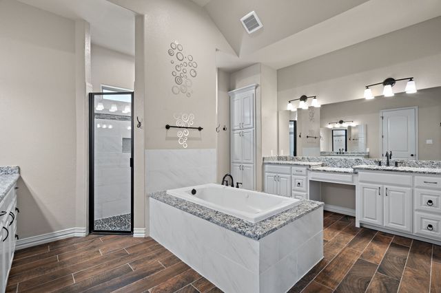 337 Kenyon Court, Granbury, TX 76049