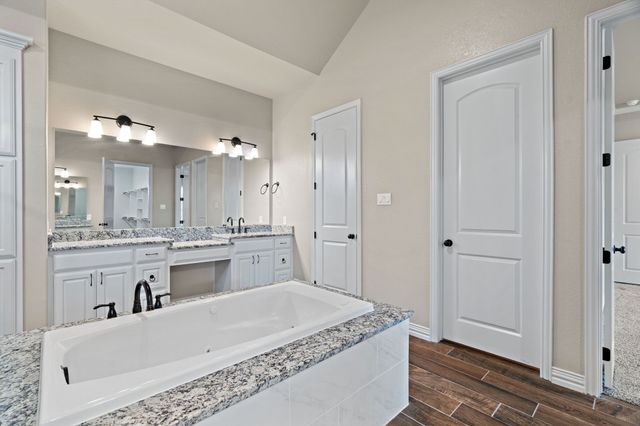 337 Kenyon Court, Granbury, TX 76049