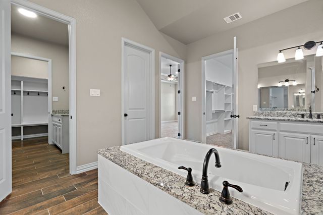 337 Kenyon Court, Granbury, TX 76049