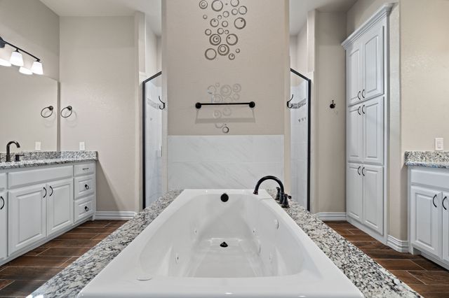 337 Kenyon Court, Granbury, TX 76049