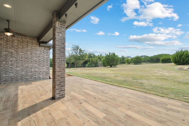 337 Kenyon Court, Granbury, TX 76049
