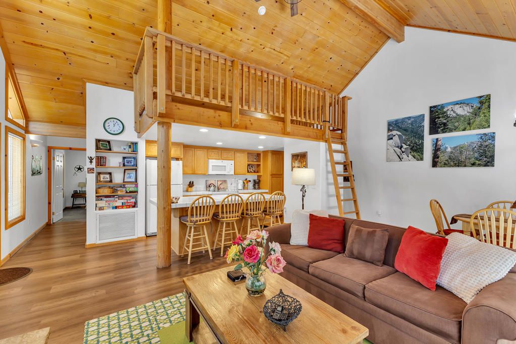 Image 10 of property listing at 25860 Sunset View Drive, Idyllwild, CA 92549