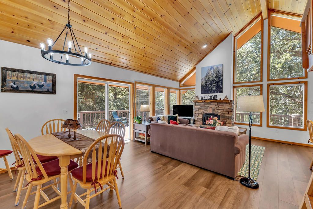 Image 12 of property listing at 25860 Sunset View Drive, Idyllwild, CA 92549