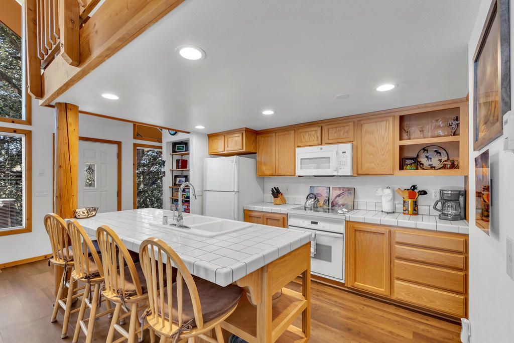 Image 14 of property listing at 25860 Sunset View Drive, Idyllwild, CA 92549