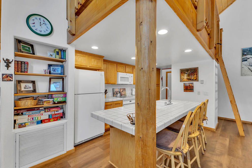 Image 15 of property listing at 25860 Sunset View Drive, Idyllwild, CA 92549