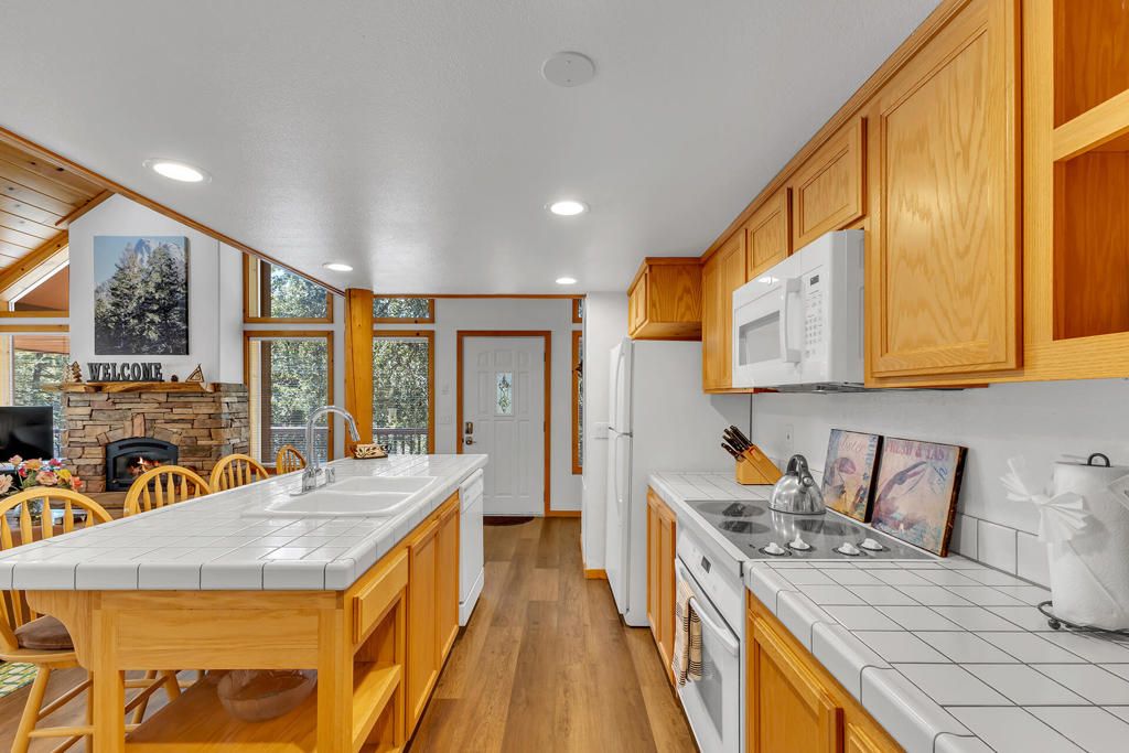 Image 18 of property listing at 25860 Sunset View Drive, Idyllwild, CA 92549