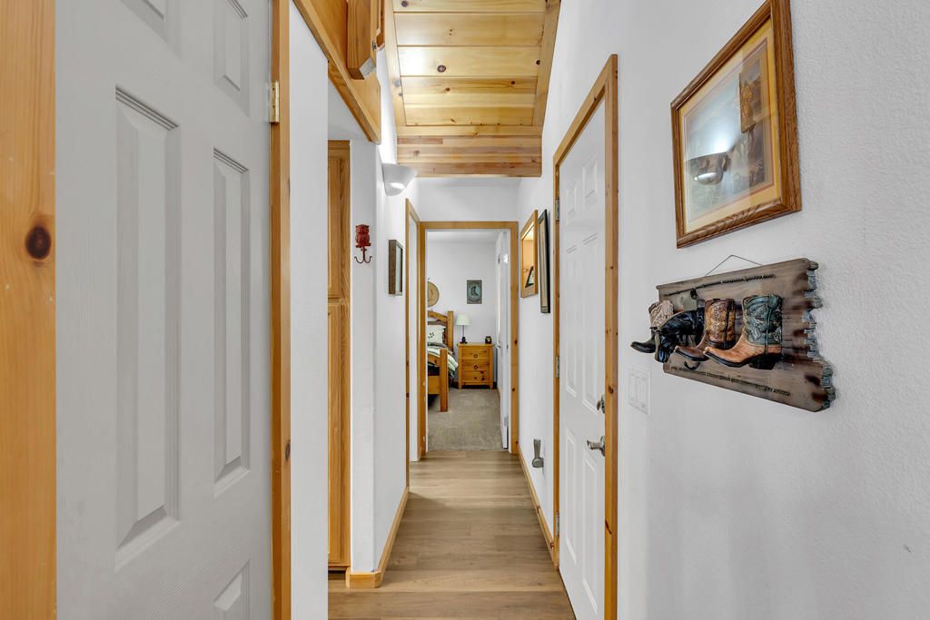 Image 19 of property listing at 25860 Sunset View Drive, Idyllwild, CA 92549