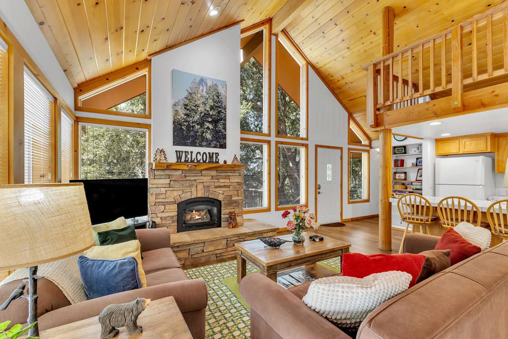 Image 2 of property listing at 25860 Sunset View Drive, Idyllwild, CA 92549