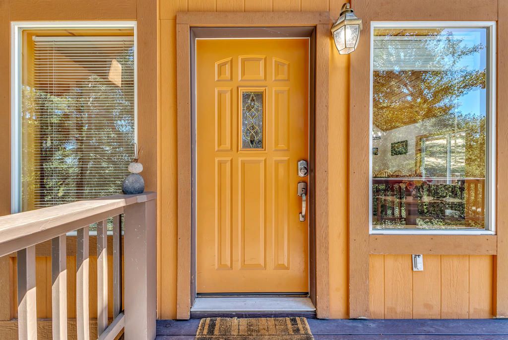 Image 3 of property listing at 25860 Sunset View Drive, Idyllwild, CA 92549