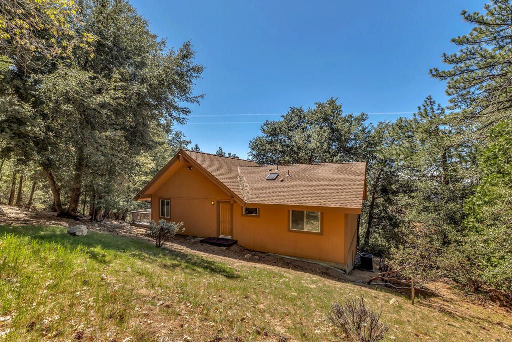 Image 31 of property listing at 25860 Sunset View Drive, Idyllwild, CA 92549
