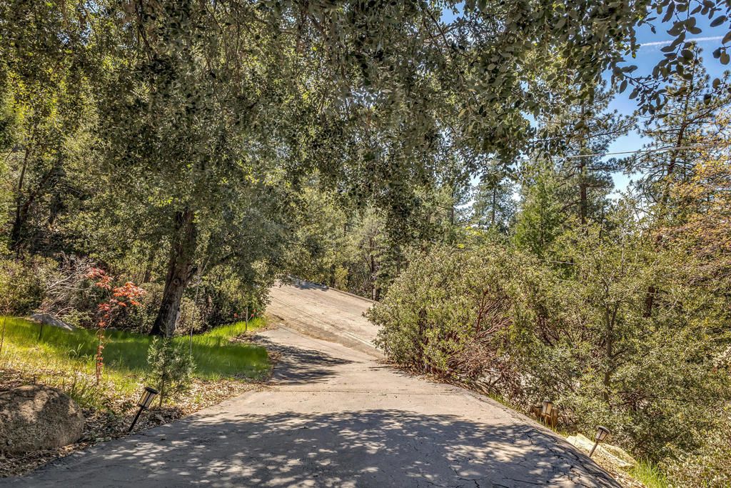 Image 36 of property listing at 25860 Sunset View Drive, Idyllwild, CA 92549