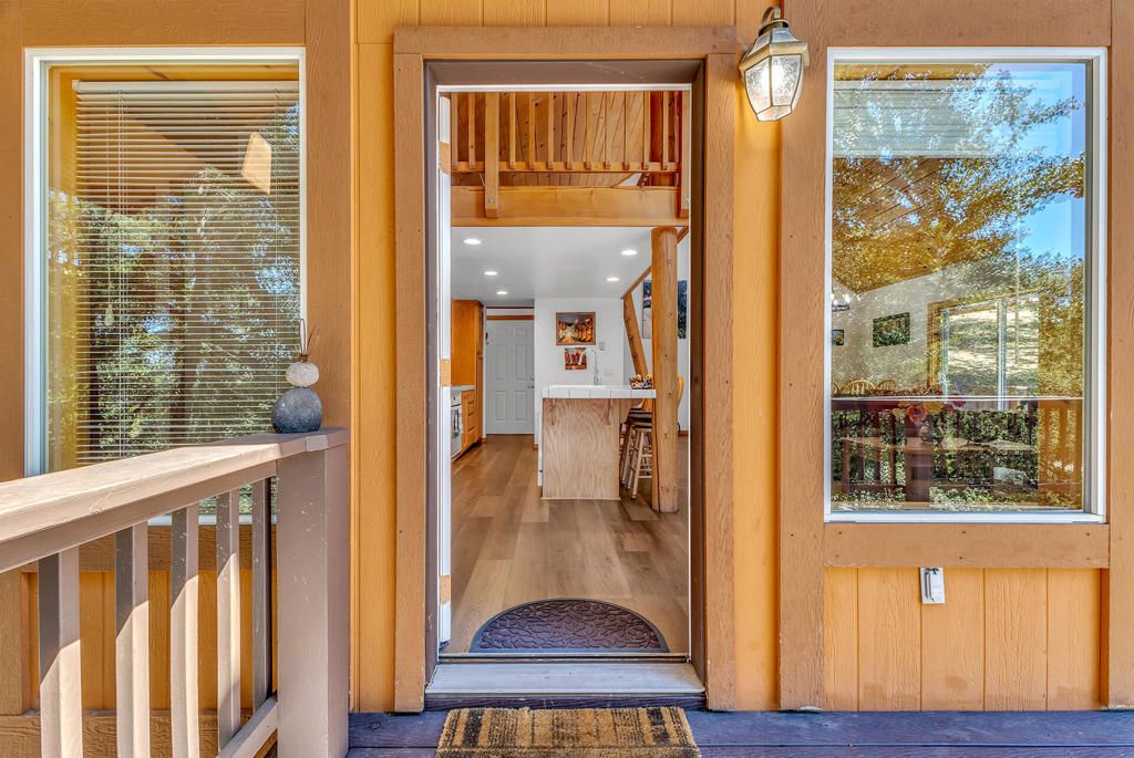 Image 4 of property listing at 25860 Sunset View Drive, Idyllwild, CA 92549