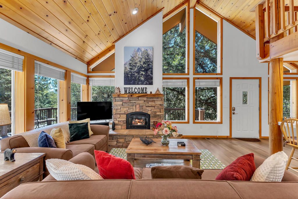 Image 5 of property listing at 25860 Sunset View Drive, Idyllwild, CA 92549