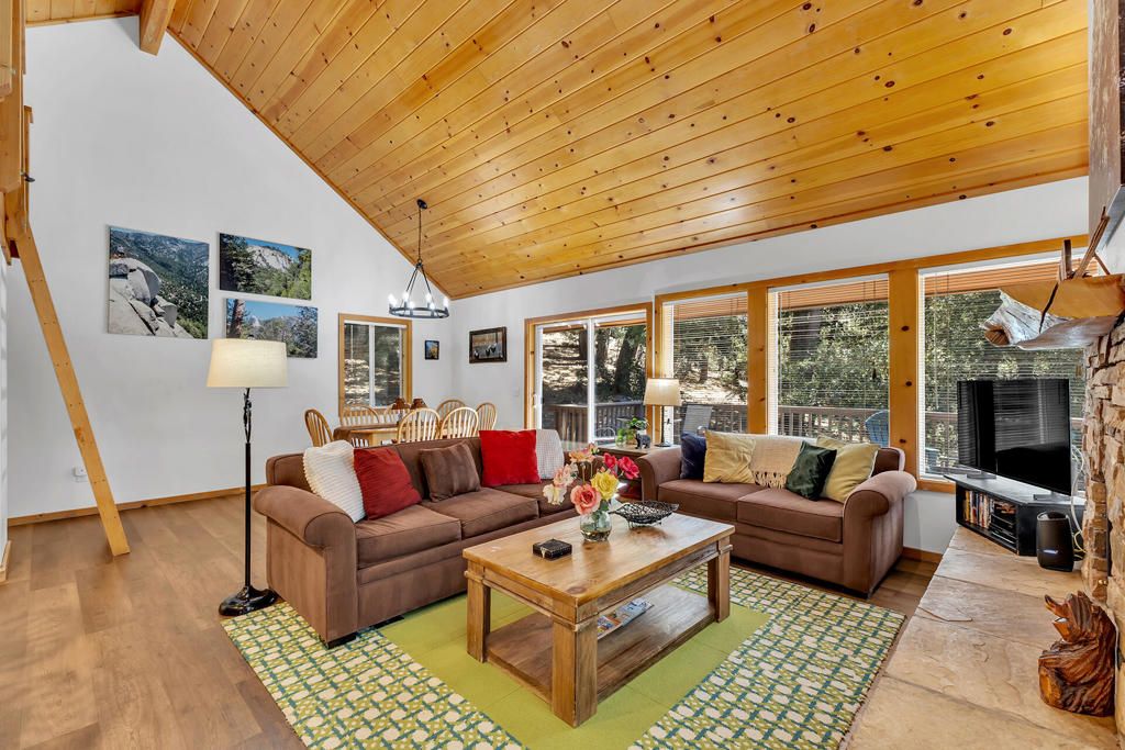 Image 8 of property listing at 25860 Sunset View Drive, Idyllwild, CA 92549