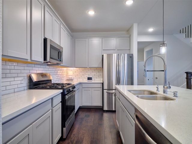 400 Beken Cove Lane, La Porte, TX 77571