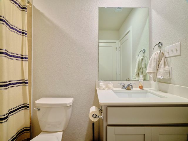 400 Beken Cove Lane, La Porte, TX 77571