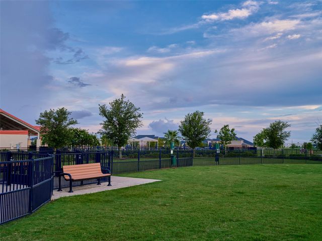 400 Beken Cove Lane, La Porte, TX 77571